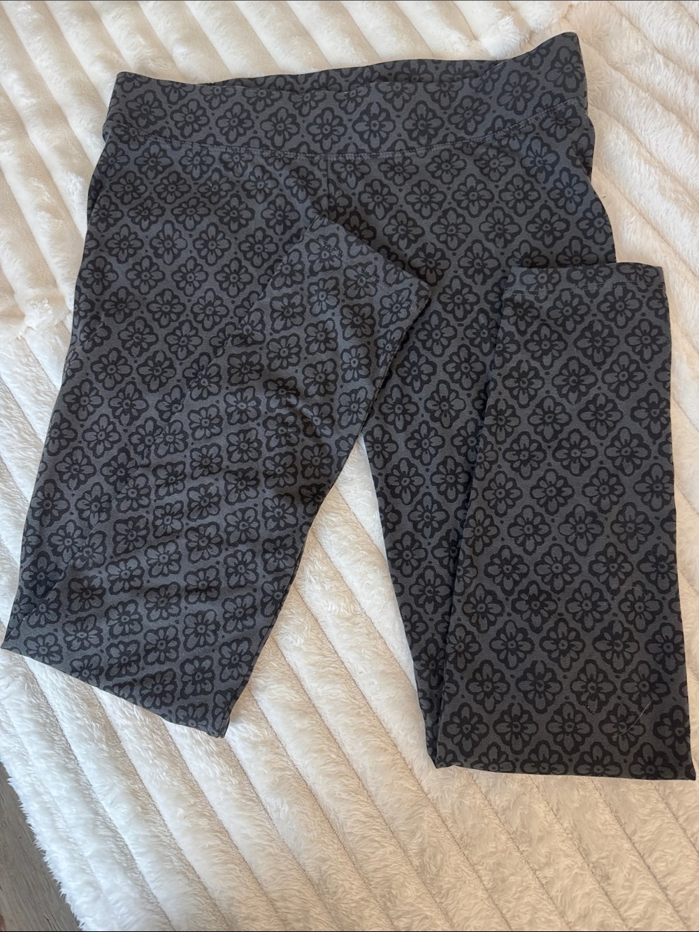 ⭐️SONOMA Black and Charcoal Floral-Patterned Leggings⭐️3/$25